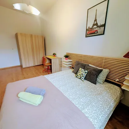 Brązowy Narutowicza 11 Apartament